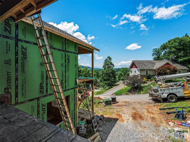 23 Village Overlook Loop, Swannanoa, NC 28778