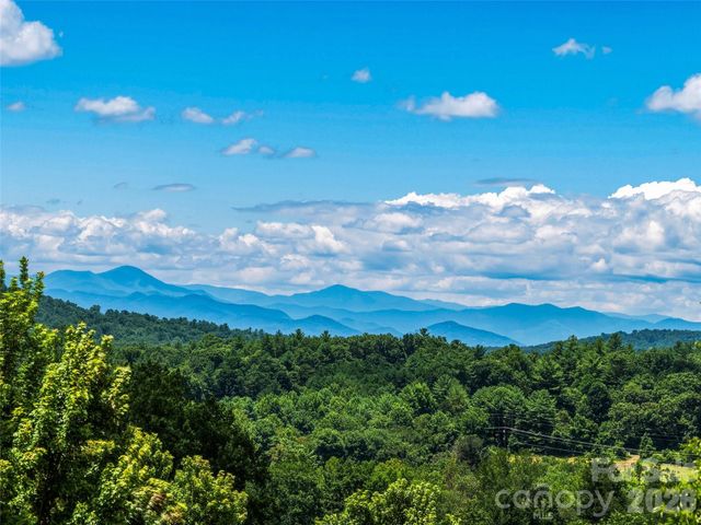 23 Village Overlook Loop, Swannanoa, NC 28778