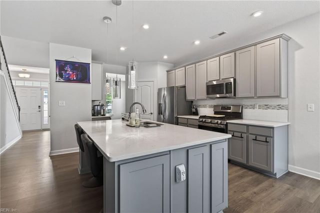 34 E Berkley DR, Hampton, VA 23663