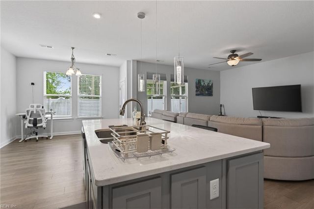 34 E Berkley DR, Hampton, VA 23663