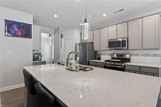 34 E Berkley DR, Hampton, VA 23663