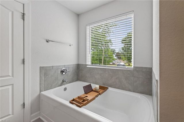 34 E Berkley DR, Hampton, VA 23663