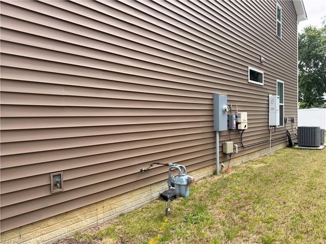 34 E Berkley DR, Hampton, VA 23663