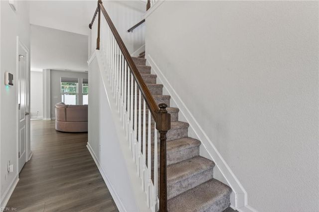 34 E Berkley DR, Hampton, VA 23663