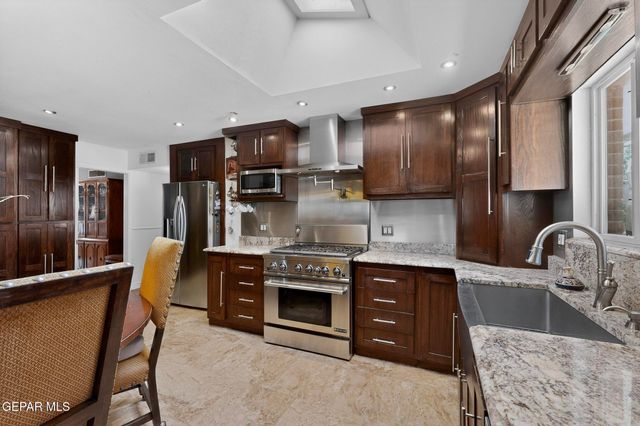 5721 OAK CLIFF Drive, El Paso, TX 79912