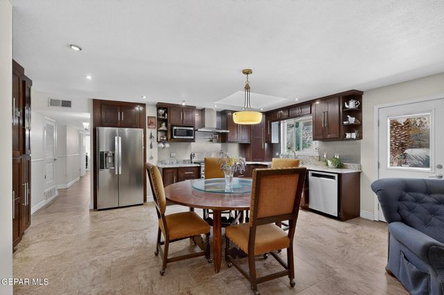 5721 OAK CLIFF Drive, El Paso, TX 79912