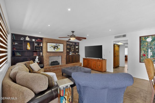 5721 OAK CLIFF Drive, El Paso, TX 79912