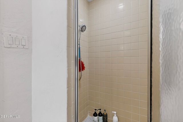 5721 OAK CLIFF Drive, El Paso, TX 79912