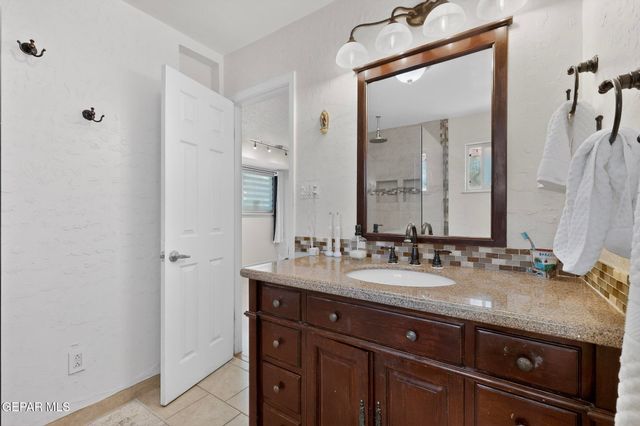 5721 OAK CLIFF Drive, El Paso, TX 79912