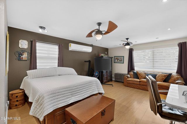 5721 OAK CLIFF Drive, El Paso, TX 79912