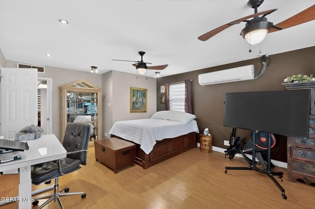 5721 OAK CLIFF Drive, El Paso, TX 79912