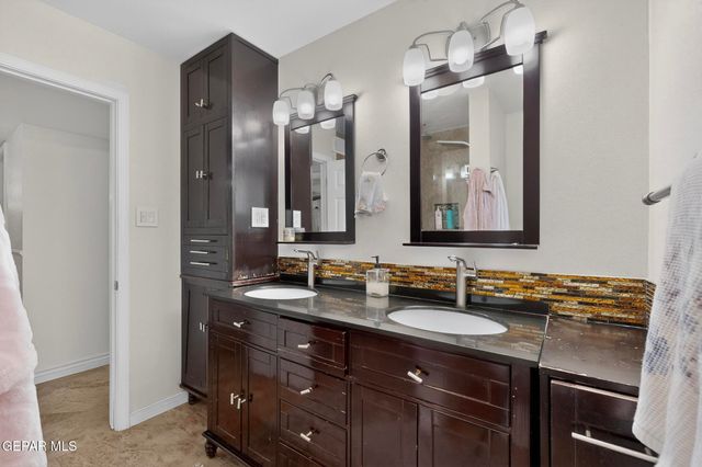 5721 OAK CLIFF Drive, El Paso, TX 79912