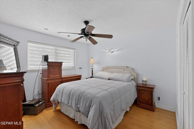 5721 OAK CLIFF Drive, El Paso, TX 79912