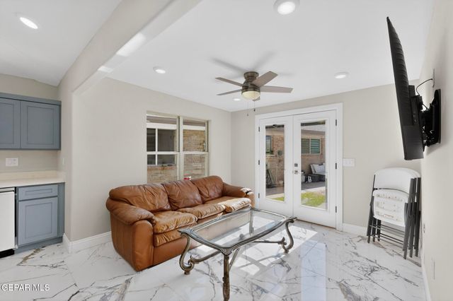 5721 OAK CLIFF Drive, El Paso, TX 79912