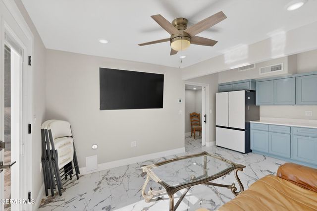 5721 OAK CLIFF Drive, El Paso, TX 79912