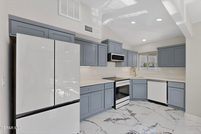 5721 OAK CLIFF Drive, El Paso, TX 79912