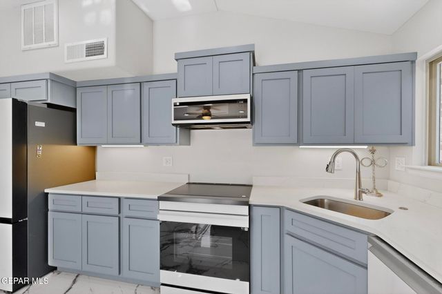 5721 OAK CLIFF Drive, El Paso, TX 79912