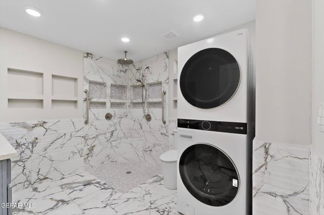 5721 OAK CLIFF Drive, El Paso, TX 79912