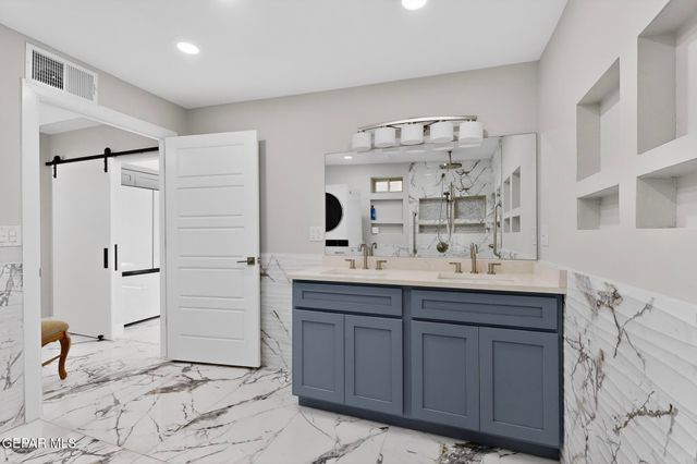 5721 OAK CLIFF Drive, El Paso, TX 79912