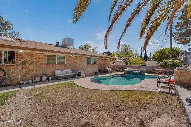 5721 OAK CLIFF Drive, El Paso, TX 79912