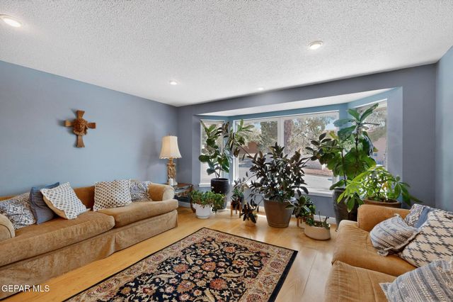 5721 OAK CLIFF Drive, El Paso, TX 79912