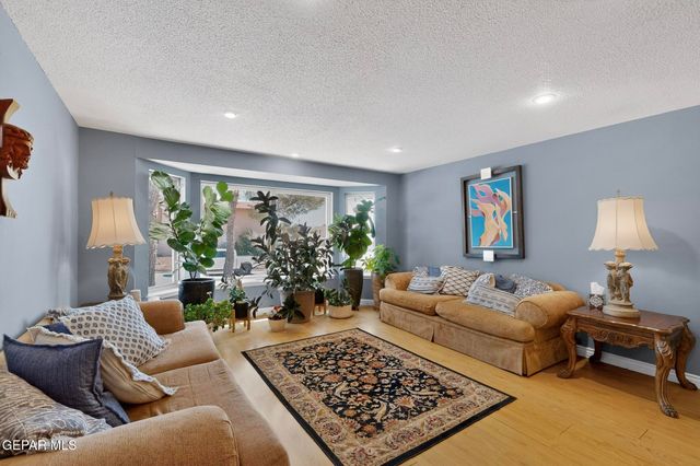 5721 OAK CLIFF Drive, El Paso, TX 79912