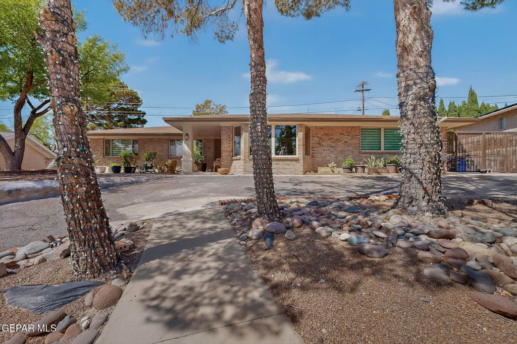 5721 OAK CLIFF Drive, El Paso, TX 79912