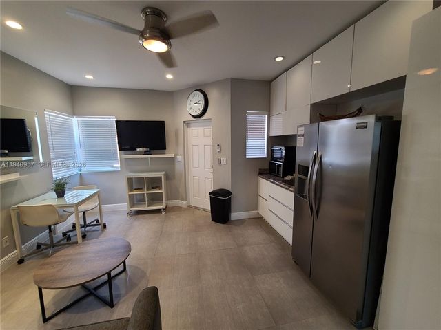 321 Hayes St 1-8, Hollywood, FL 33019