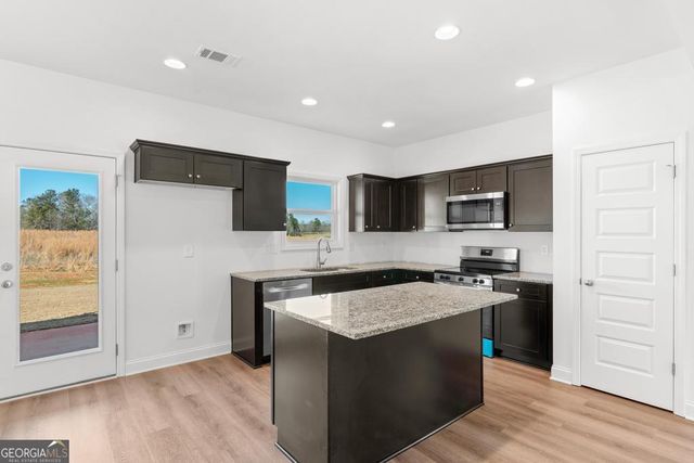 59 Oak Road, Locust Grove, GA 30248