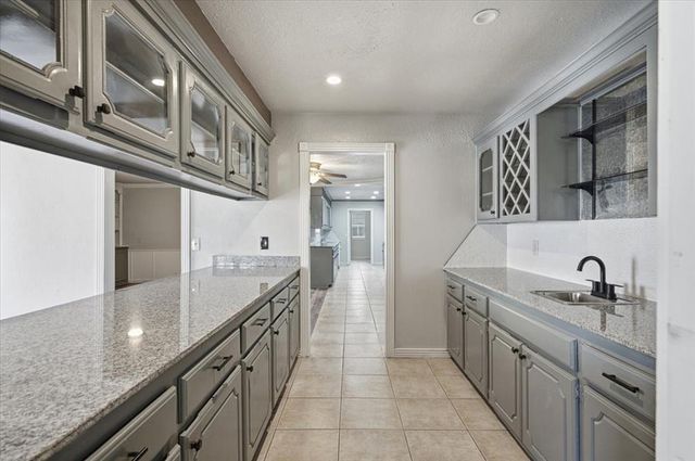 8304 NW 112th Street, Oklahoma City, OK 73162