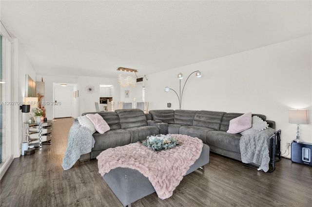 100 Bayview Dr 205, Sunny Isles Beach, FL 33160