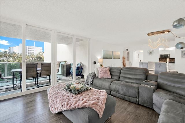 100 Bayview Dr 205, Sunny Isles Beach, FL 33160