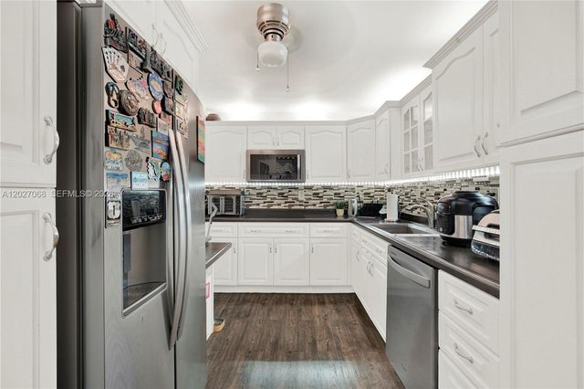 100 Bayview Dr 205, Sunny Isles Beach, FL 33160