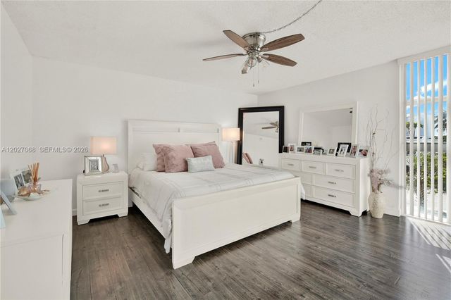 100 Bayview Dr 205, Sunny Isles Beach, FL 33160