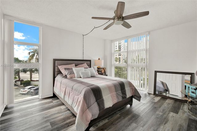 100 Bayview Dr 205, Sunny Isles Beach, FL 33160