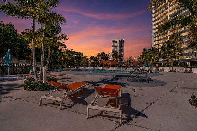 100 Bayview Dr 205, Sunny Isles Beach, FL 33160