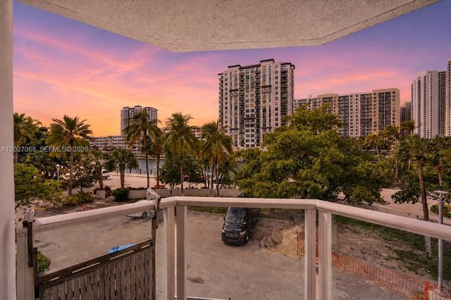 100 Bayview Dr 205, Sunny Isles Beach, FL 33160
