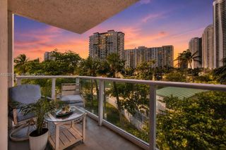 100 Bayview Dr 205, Sunny Isles Beach, FL 33160