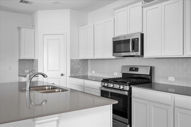 104 VINTAGE DR, San Marcos, TX 78666