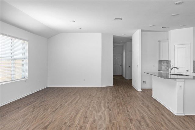104 VINTAGE DR, San Marcos, TX 78666