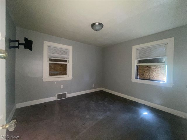 10609 Dove Avenue, Cleveland, OH 44105