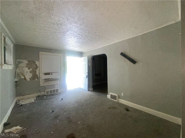10609 Dove Avenue, Cleveland, OH 44105