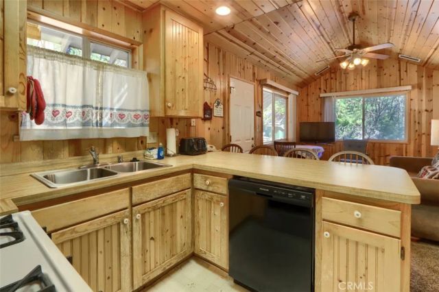 2701 Spelt, Yosemite, CA 95389