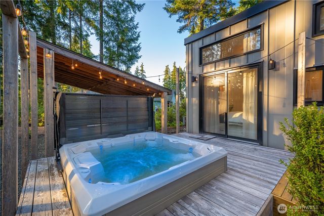 1431 E Phillips Lake Loop Road, Shelton, WA 98584