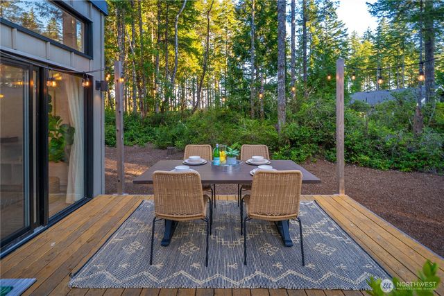 1431 E Phillips Lake Loop Road, Shelton, WA 98584
