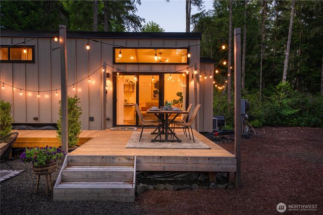 1431 E Phillips Lake Loop Road, Shelton, WA 98584