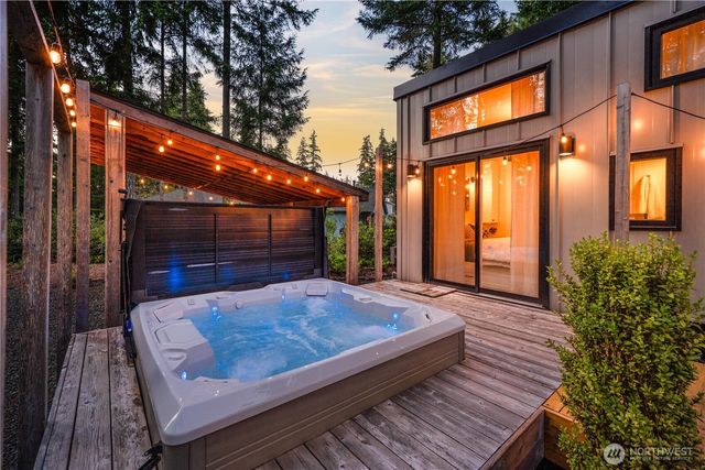 1431 E Phillips Lake Loop Road, Shelton, WA 98584