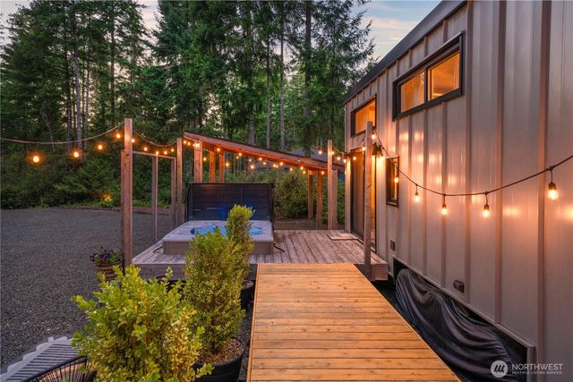 1431 E Phillips Lake Loop Road, Shelton, WA 98584