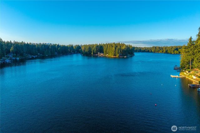 1431 E Phillips Lake Loop Road, Shelton, WA 98584