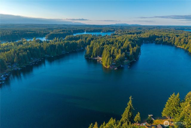 1431 E Phillips Lake Loop Road, Shelton, WA 98584